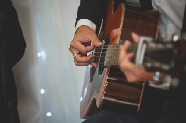 7 Ways A Live Wedding Guitarist Solves Ceremony Music Stress