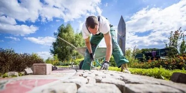 How Expert Hardscape Contractors Transform Small Backyards