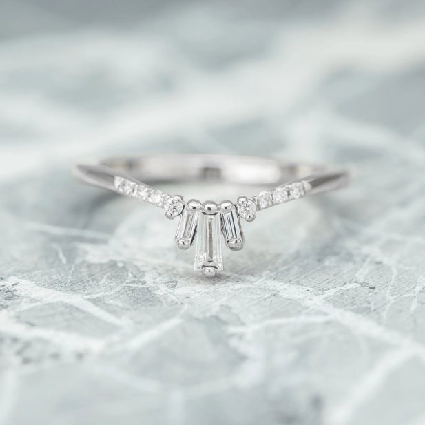 Baguette Engagement Ring: Timeless Elegance with Modern Sophistication