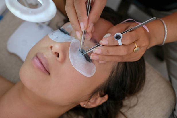 How the Best Eyelash Services Fix Clumpy Eyelashes Fast